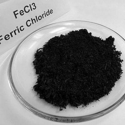 Cloreto de cristal escuro 7705-08-0 anídrico do ferro III do cloreto FeCL3 férrico de Brown para o tratamento da água